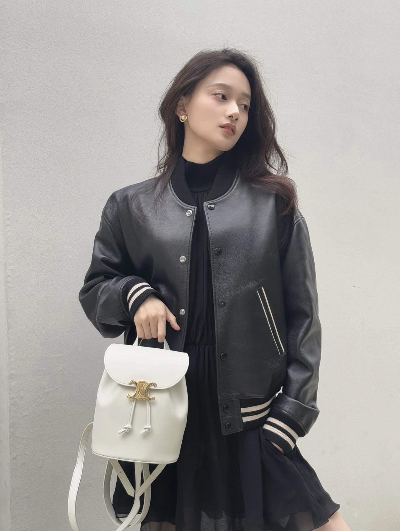 夏秋交替乱穿衣？看卢昱晓李沁夏梦私服穿搭，秋日氛围感来了