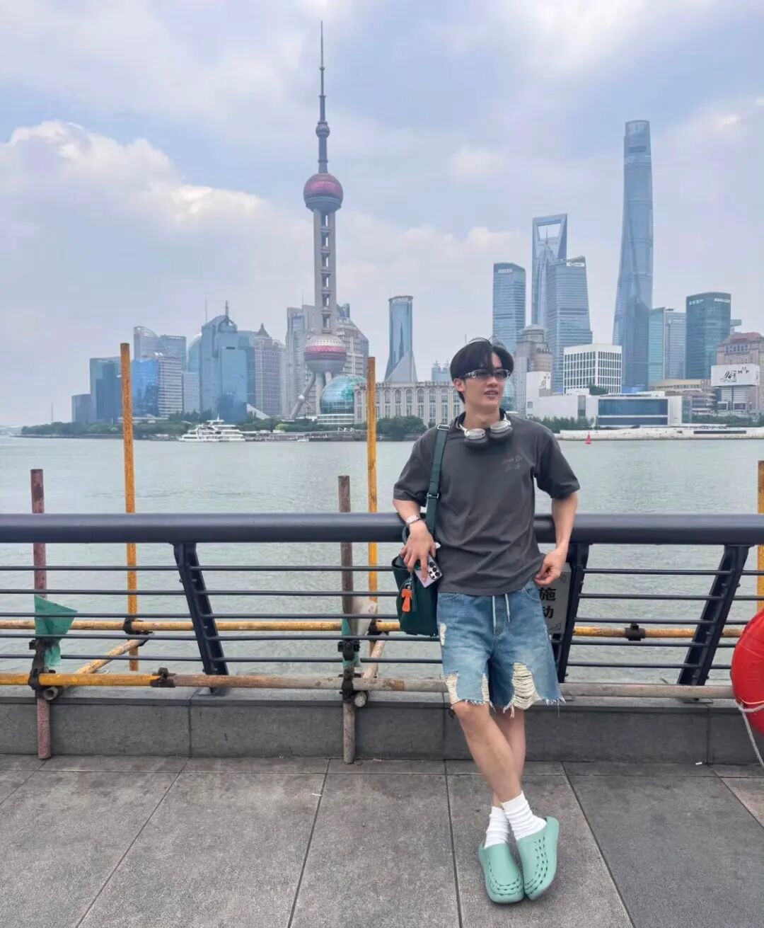 做个“不普通”的普通人：靠一件个性短袖和它的神仙搭档。