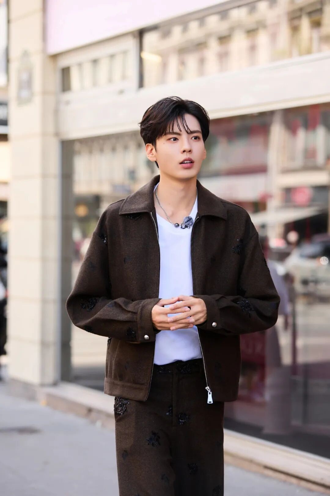 从“普通好看”到“龚俊级惊艳”，你的外套只差这些细节。