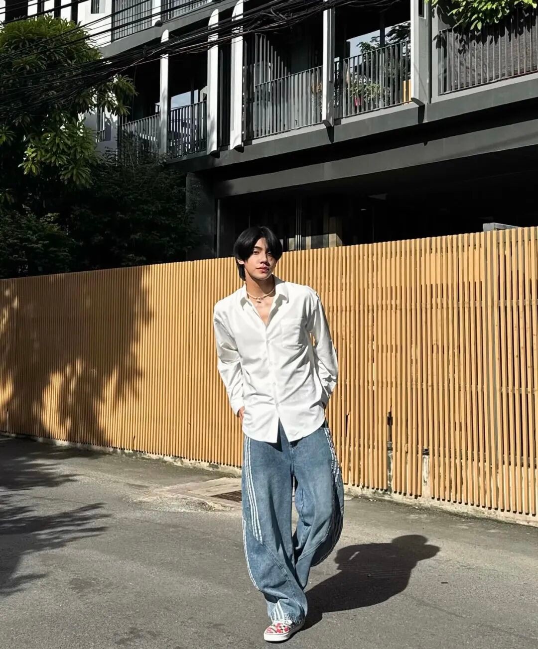 挖到宝藏了！泰国歌手Peemwasu的穿搭，简直是隐藏的时尚教科书！