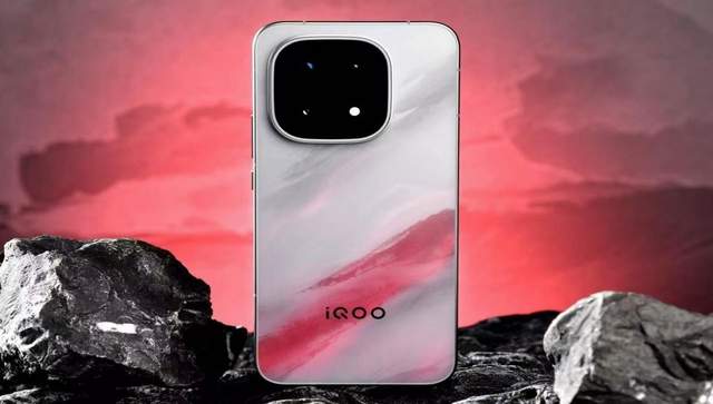 iQOO15正式发布，价格亲民，性能王者，消费者会买单吗？