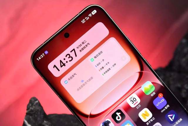 iQOO15正式发布，价格亲民，性能王者，消费者会买单吗？