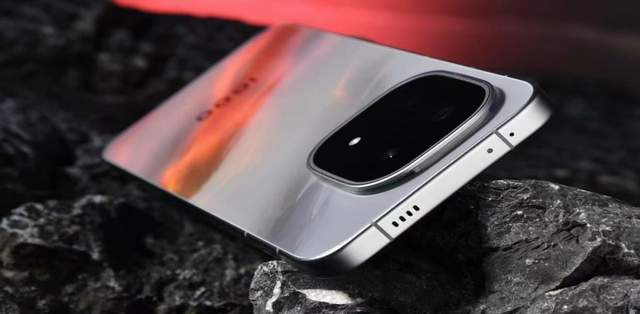 iQOO15正式发布，价格亲民，性能王者，消费者会买单吗？