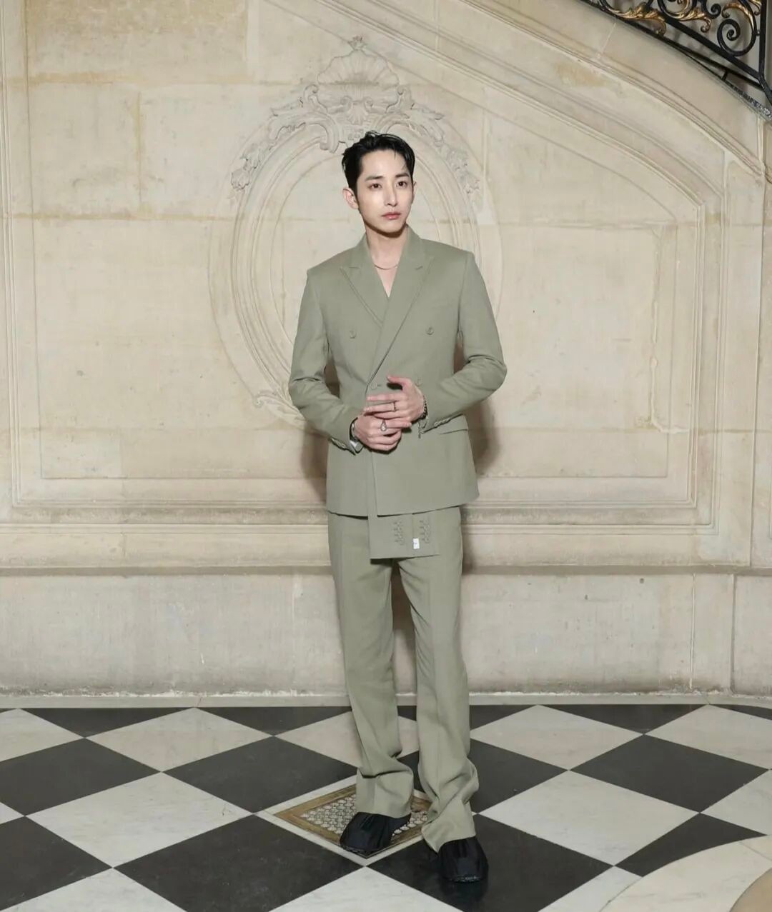 李洙赫就是大部分男生的互联网穿搭模板！你们同意吗？