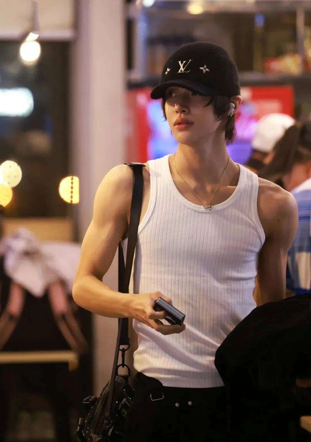 一件背心，两种男人：穿对是荷尔蒙，穿错是地沟油！