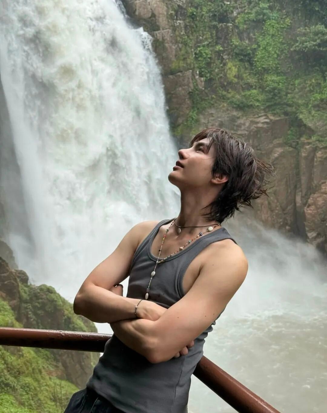 一件背心，两种男人：穿对是荷尔蒙，穿错是地沟油！