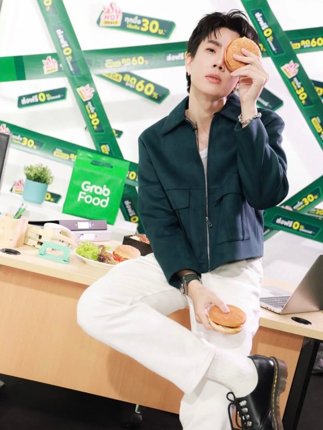 “Off”掉厚重感！男明星Off的秋冬穿搭，凭什么又暖又仙？