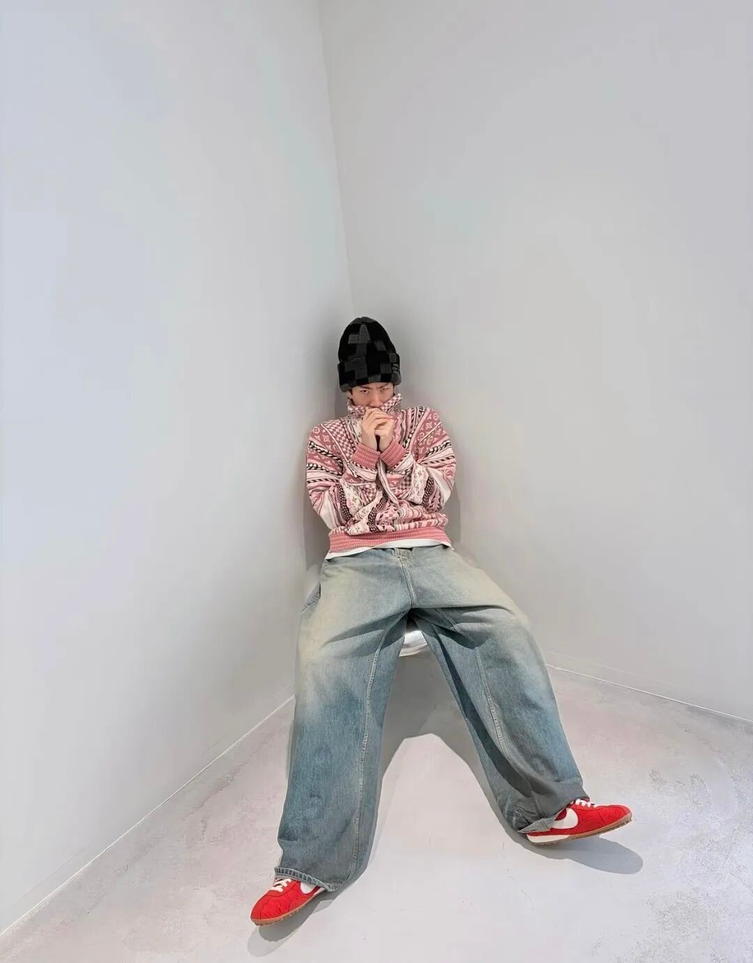 “Off”掉厚重感！男明星Off的秋冬穿搭，凭什么又暖又仙？