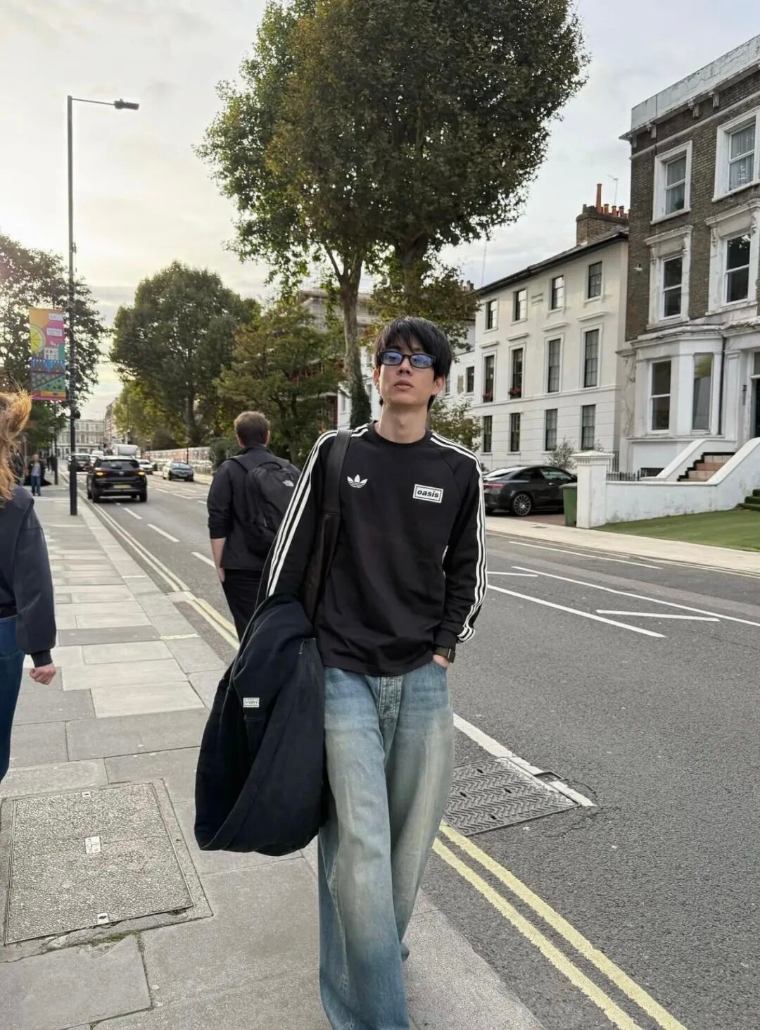 “Off”掉厚重感！男明星Off的秋冬穿搭，凭什么又暖又仙？