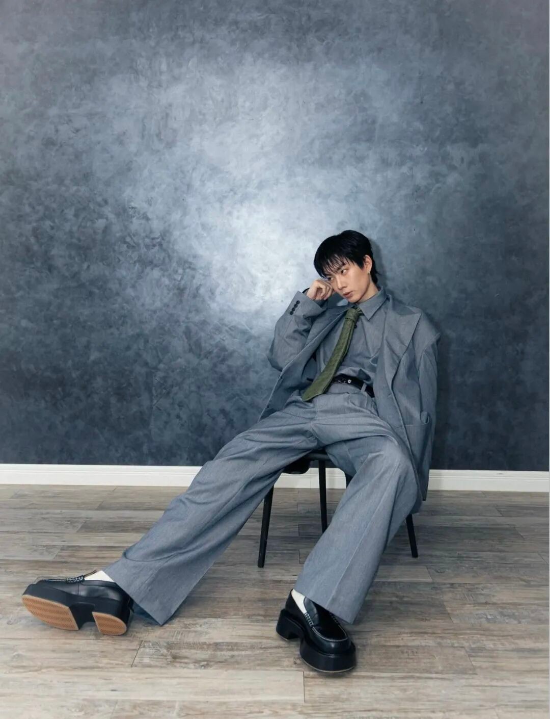 “Off”掉厚重感！男明星Off的秋冬穿搭，凭什么又暖又仙？