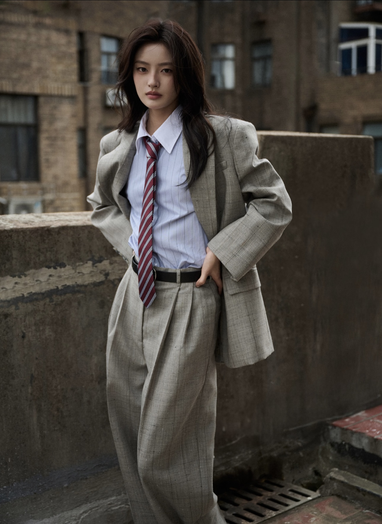 戚薇的四款穿搭，可御姐可活力，好衣品轻松拿捏