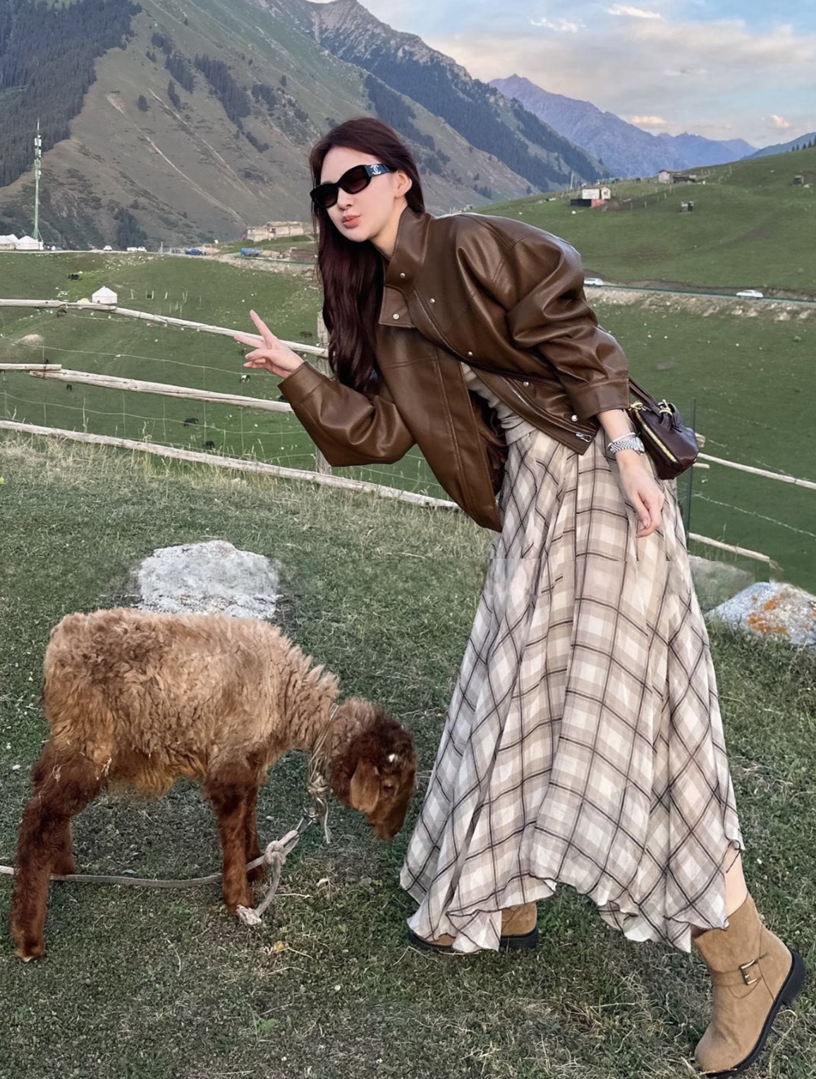 戚薇的四款穿搭，可御姐可活力，好衣品轻松拿捏