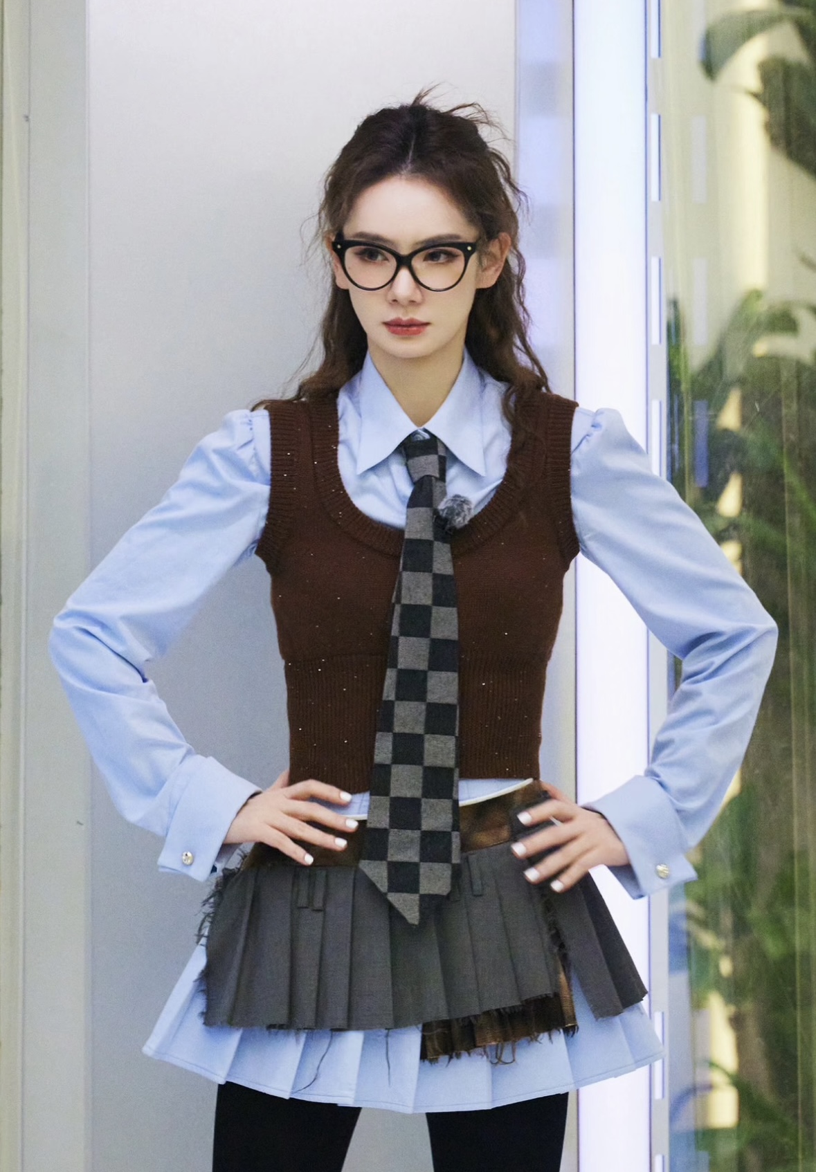 戚薇的四款穿搭，可御姐可活力，好衣品轻松拿捏