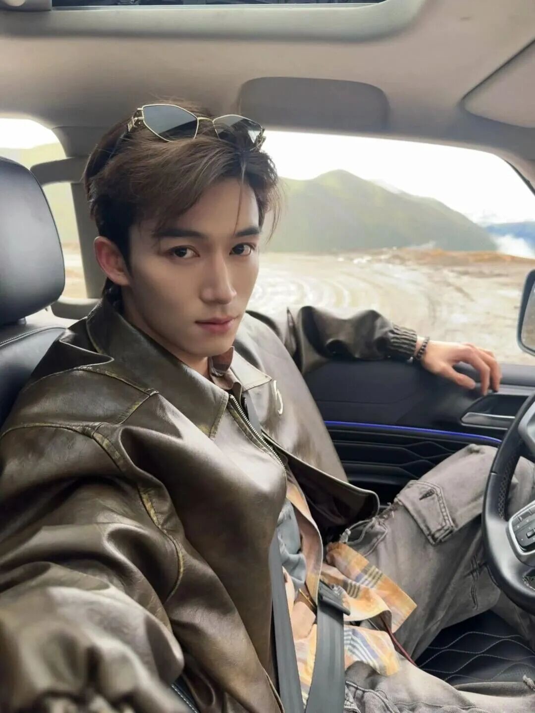 皮衣穿着法则：几条铁律，穿出“生人勿近”的顶级气场