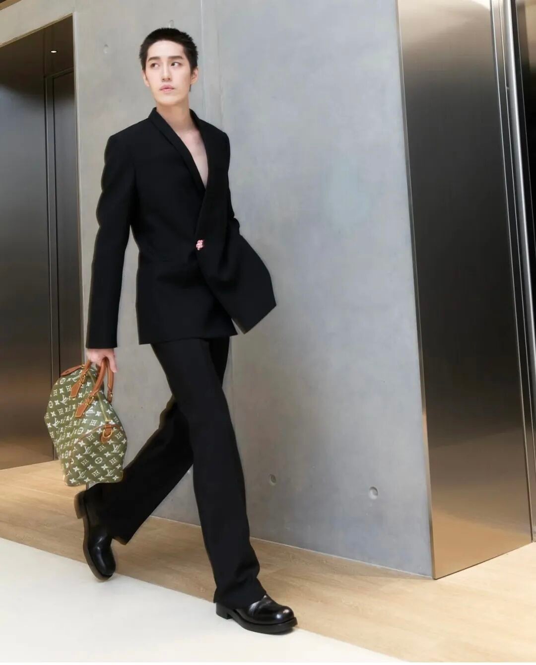 如何穿出“决策者”气场？教你用西装展现沉稳与分寸感！