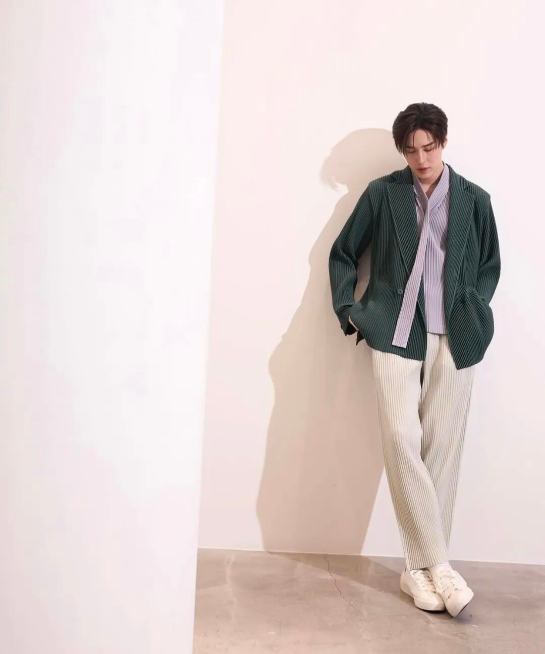 如何穿出“决策者”气场？教你用西装展现沉稳与分寸感！