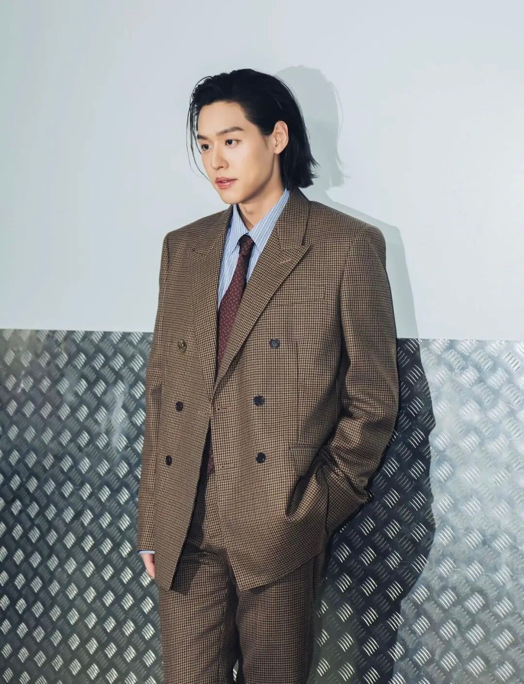 如何穿出“决策者”气场？教你用西装展现沉稳与分寸感！