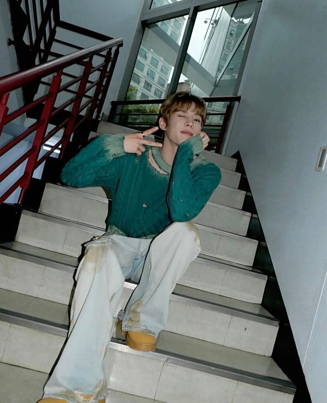 人间理想型穿搭！一键复制尹书彬的“有趣灵魂”穿衣经！