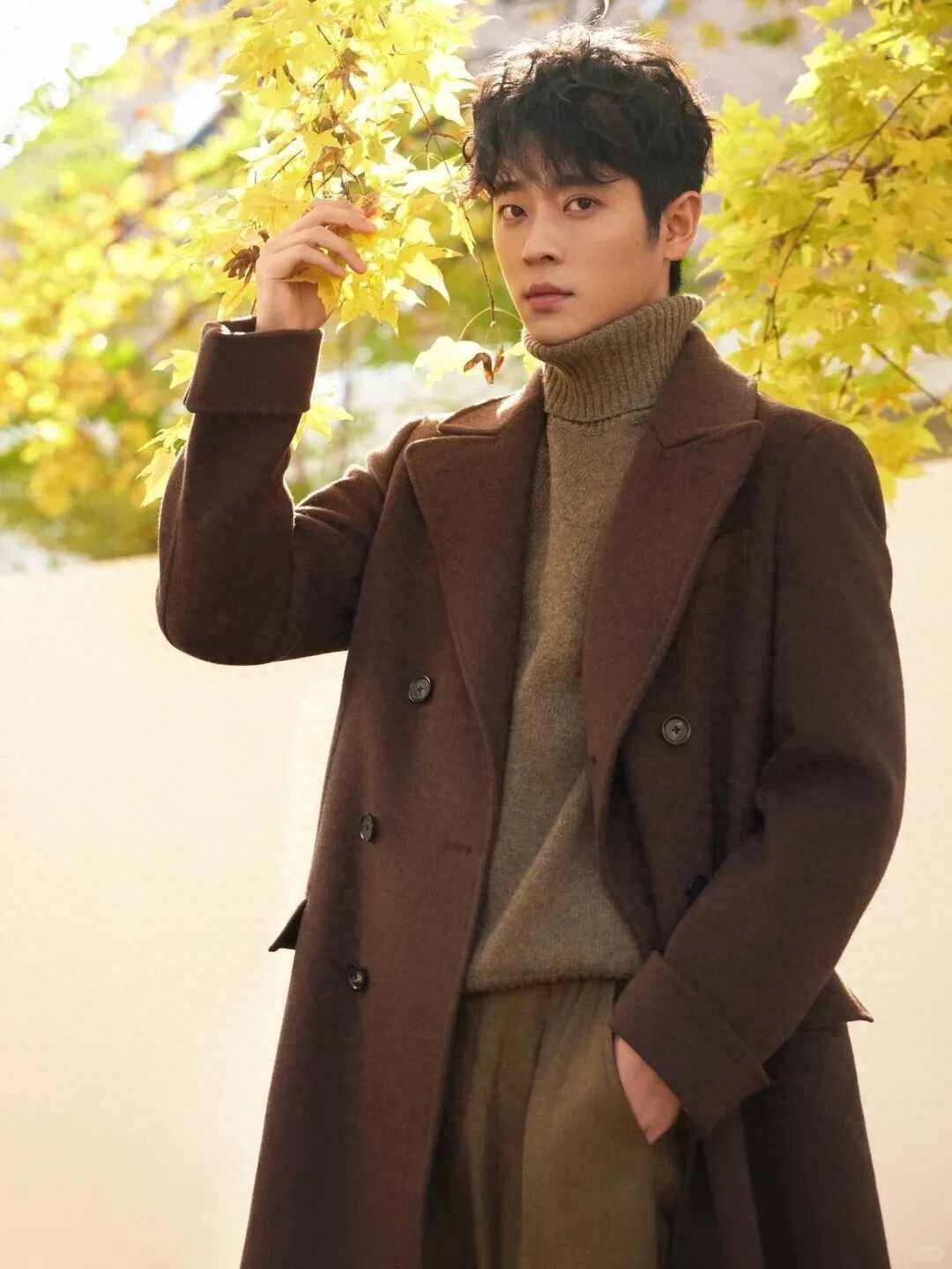 气场进阶指南：从大衣版型到内搭层次，手把手教你穿出精英感