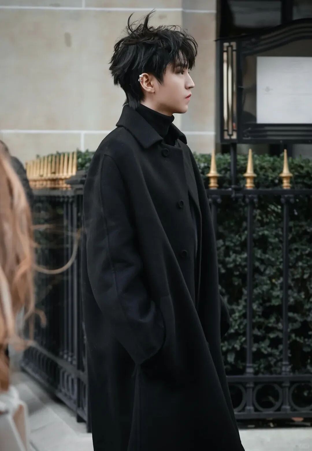 气场进阶指南：从大衣版型到内搭层次，手把手教你穿出精英感