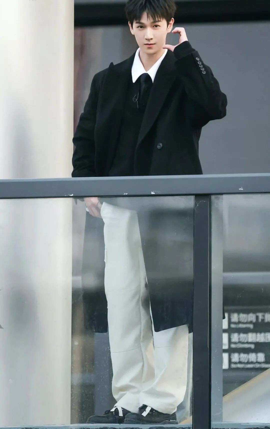 气场进阶指南：从大衣版型到内搭层次，手把手教你穿出精英感