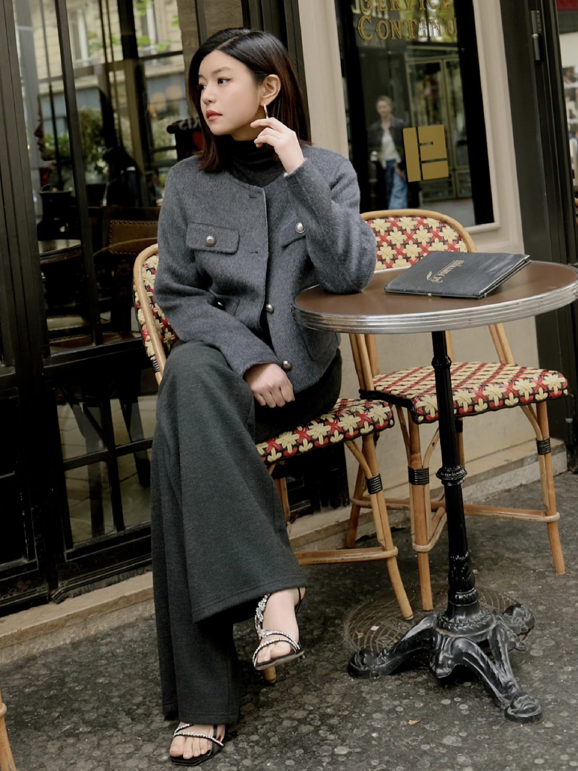 褪去沈佳宜的清纯感，陈妍希OL穿搭分享，成熟与自信并存