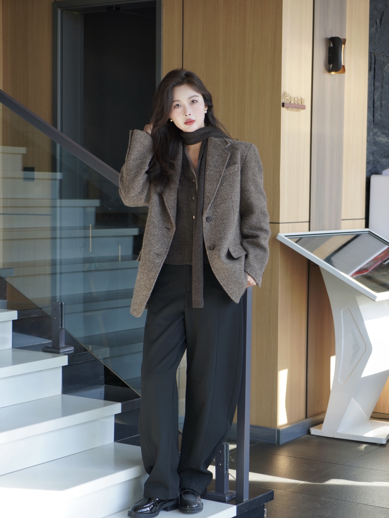 褪去沈佳宜的清纯感，陈妍希OL穿搭分享，成熟与自信并存