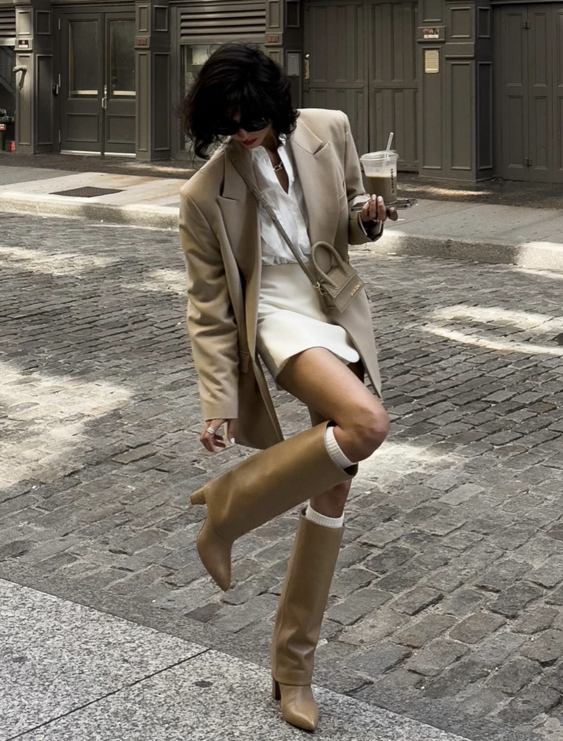 褪去沈佳宜的清纯感，陈妍希OL穿搭分享，成熟与自信并存