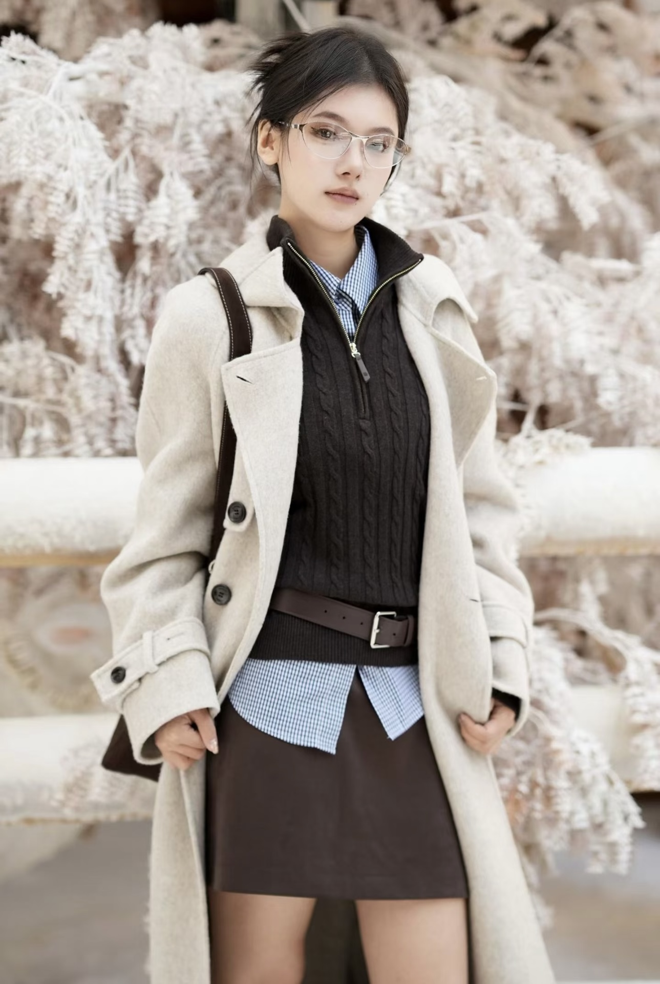 褪去沈佳宜的清纯感，陈妍希OL穿搭分享，成熟与自信并存