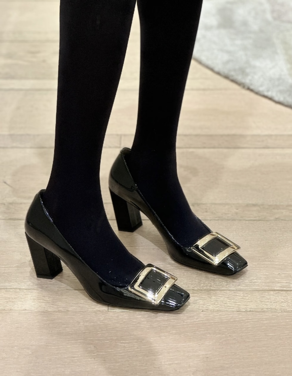 褪去沈佳宜的清纯感，陈妍希OL穿搭分享，成熟与自信并存