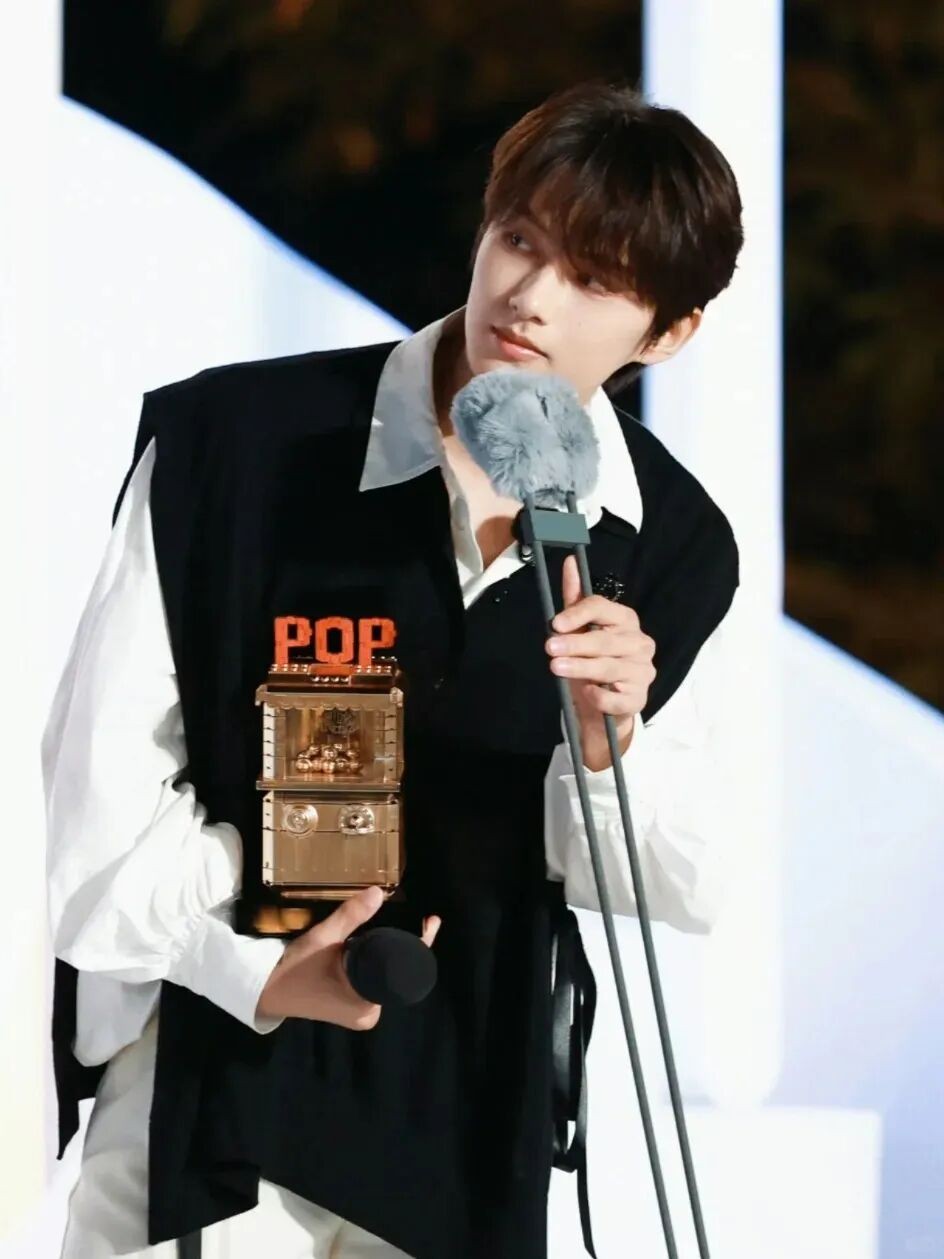 男生冬季质感穿搭指南：用精简搭配，穿出无声的高级感