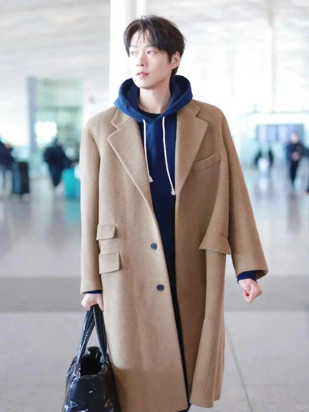 男生冬季质感穿搭指南：用精简搭配，穿出无声的高级感