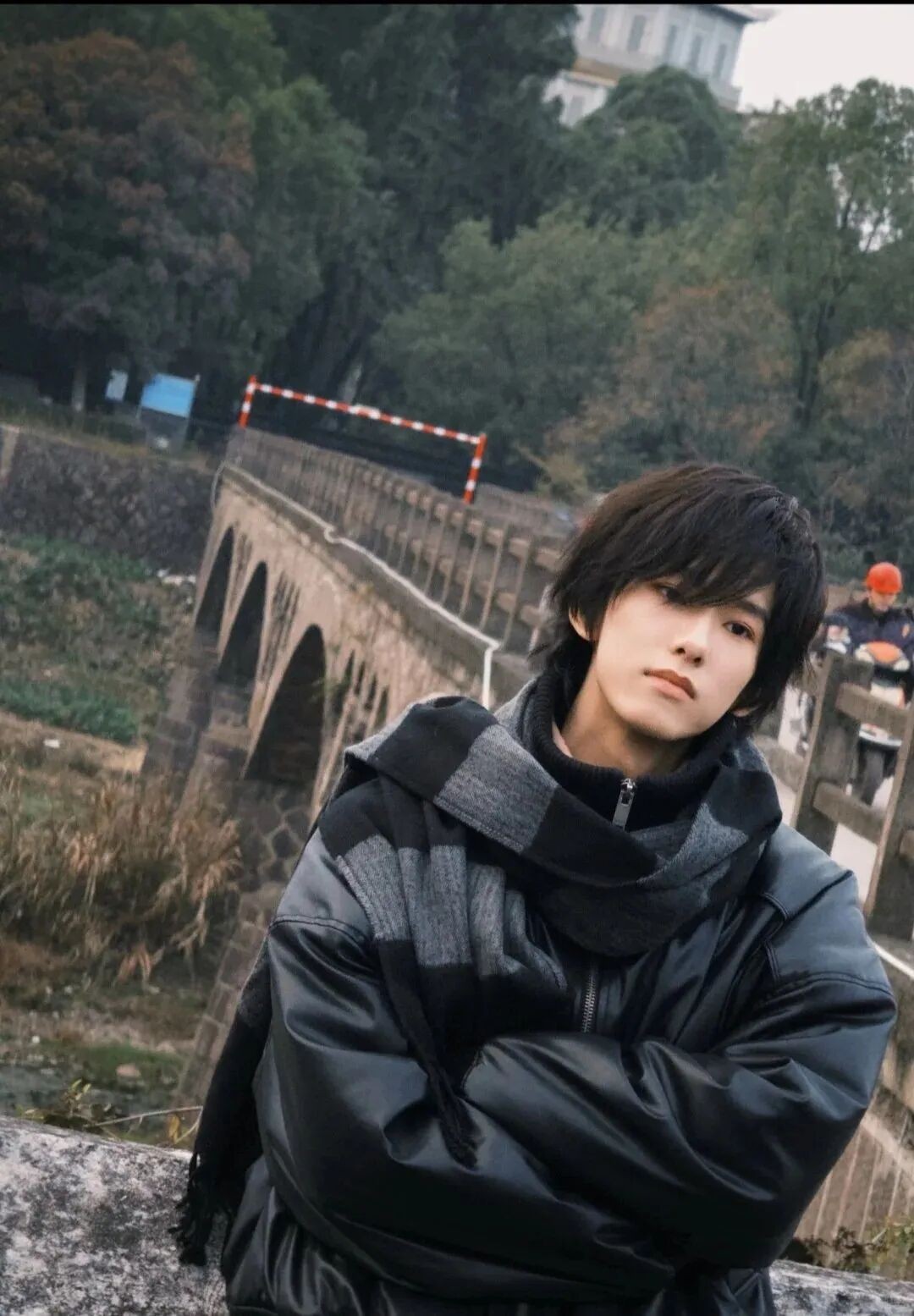 围巾：优雅与危险并存，是男人最温柔的武器，也考验审美功底。