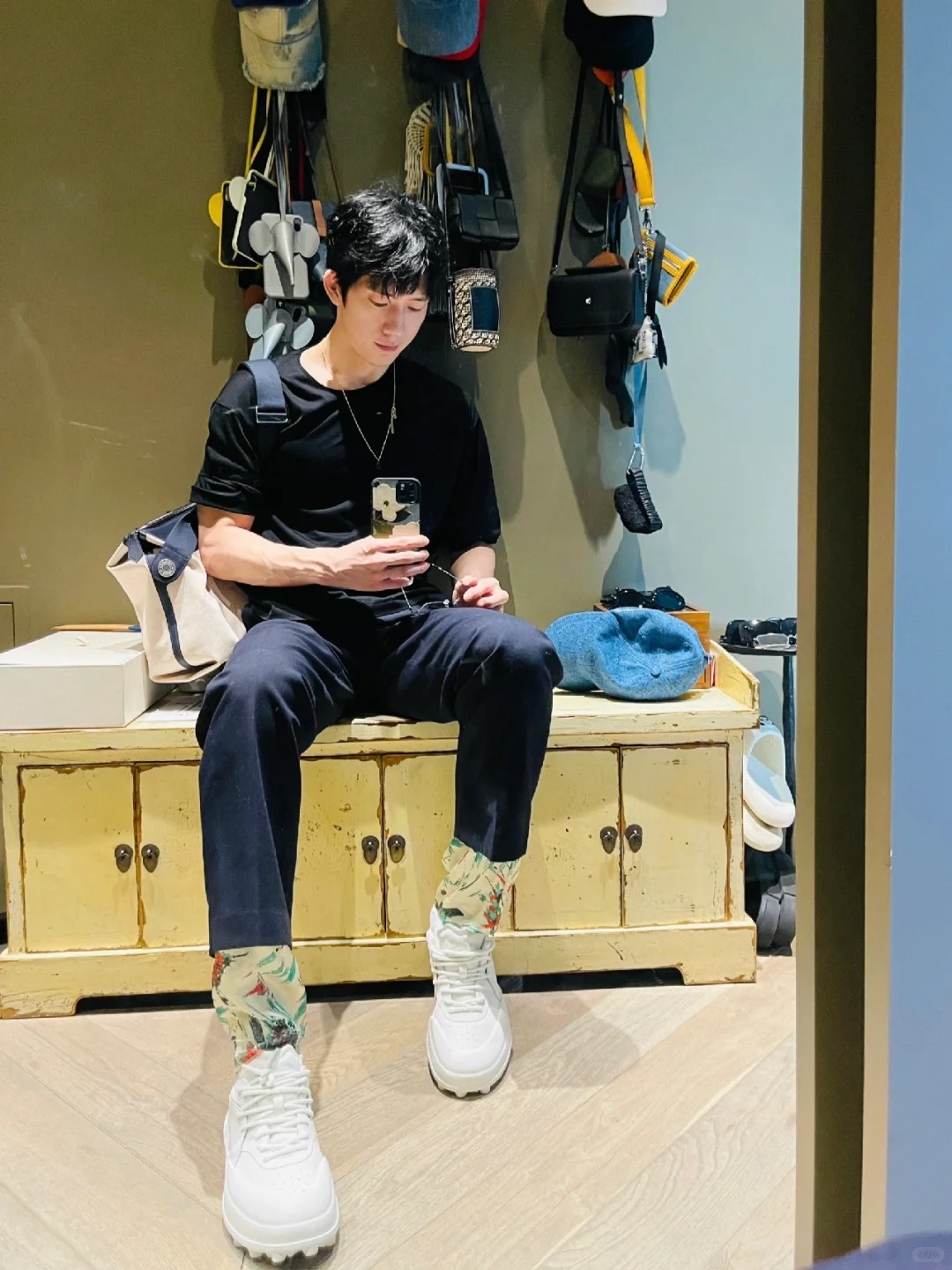 谁说男明星只会花里胡哨？井柏然的私服穿搭是高级审美！抄吧！