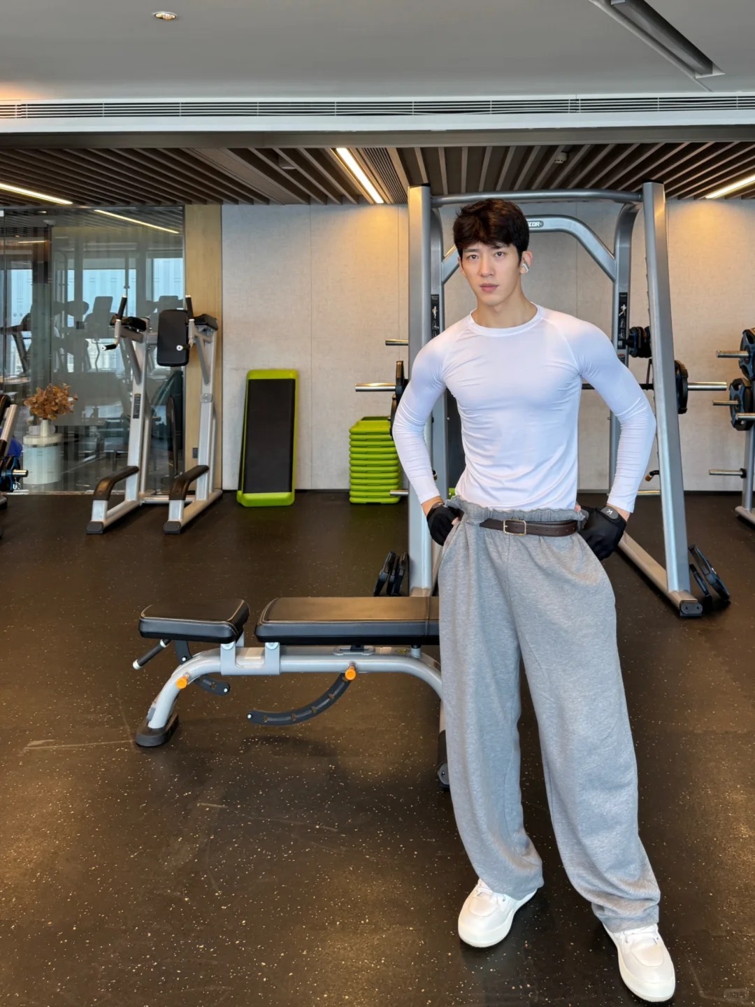 谁说男明星只会花里胡哨？井柏然的私服穿搭是高级审美！抄吧！