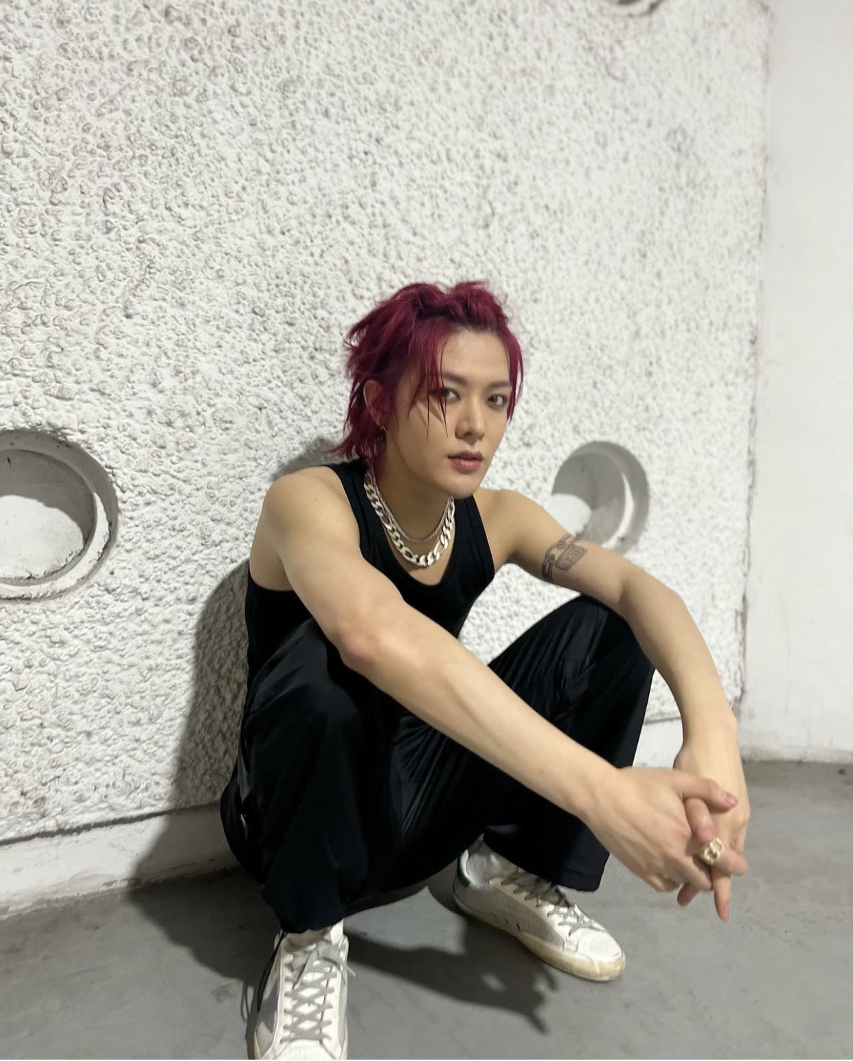 什么样的男人穿背心才不油腻？选对款+练好肩臂！