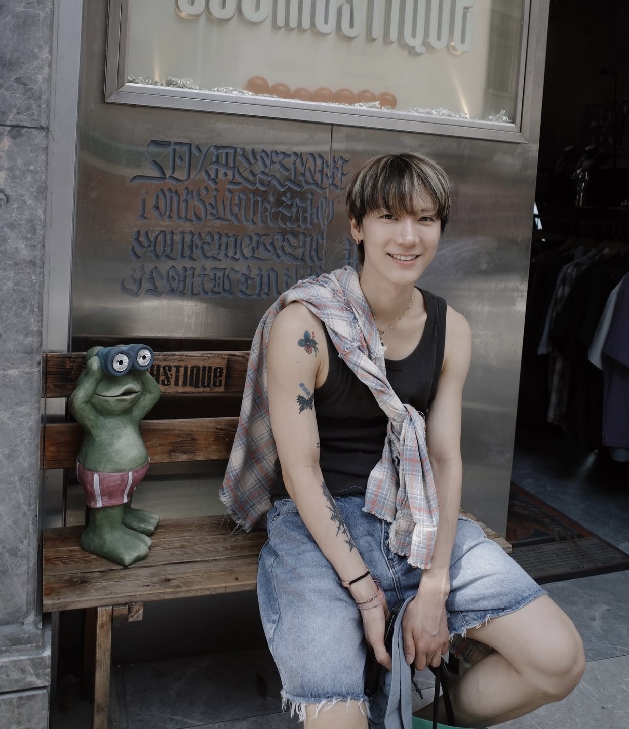 什么样的男人穿背心才不油腻？选对款+练好肩臂！