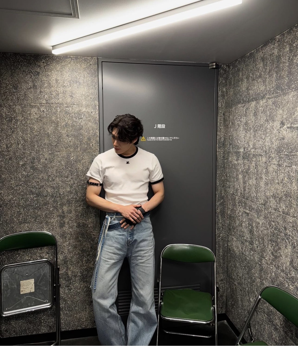 男生白T穿搭「黄金法则」：记住这几点，怎么穿都好看！