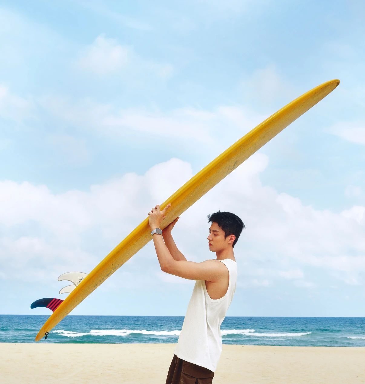 麒麟臂这样穿才帅！男生无袖背心“显壮不显胖”秘籍！