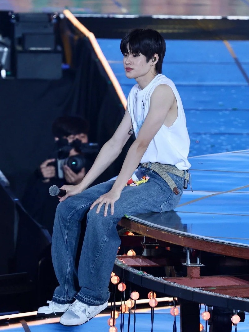 麒麟臂这样穿才帅！男生无袖背心“显壮不显胖”秘籍！