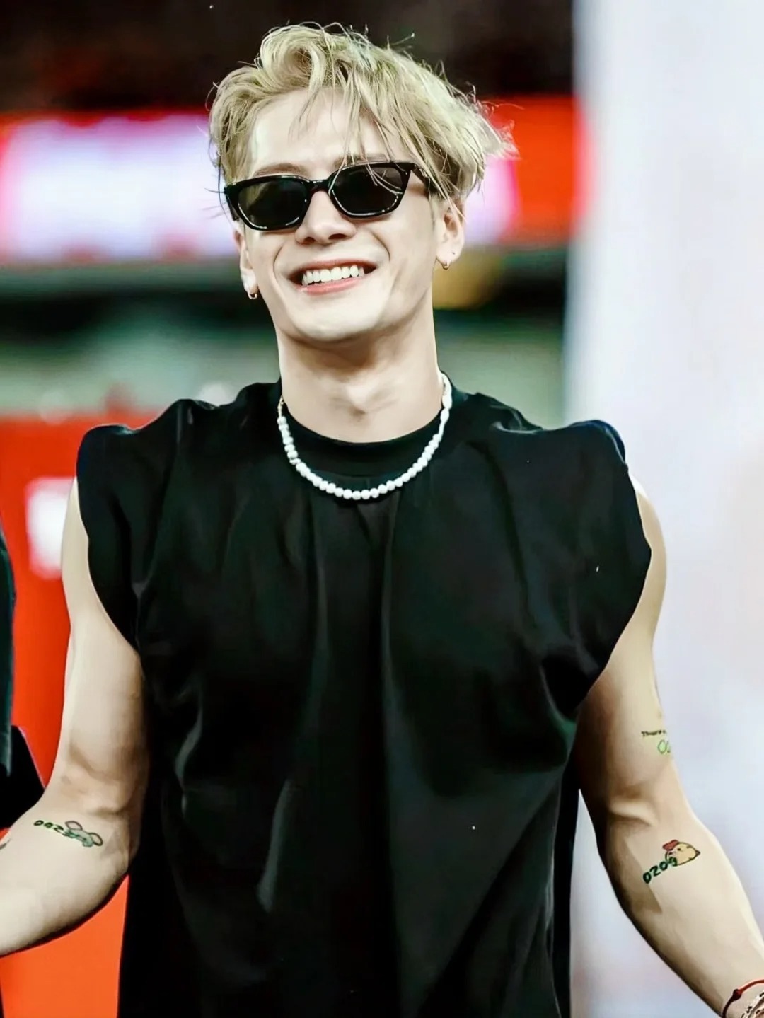 麒麟臂这样穿才帅！男生无袖背心“显壮不显胖”秘籍！