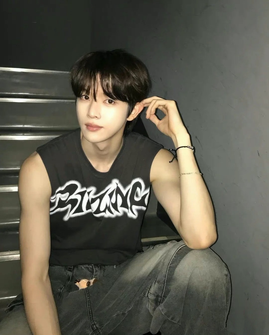 麒麟臂这样穿才帅！男生无袖背心“显壮不显胖”秘籍！