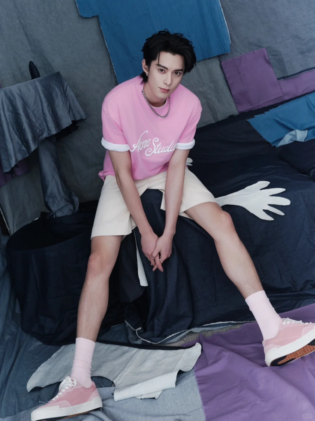 男生穿粉色=娘？NO！这才是真正的自信与时尚态度！