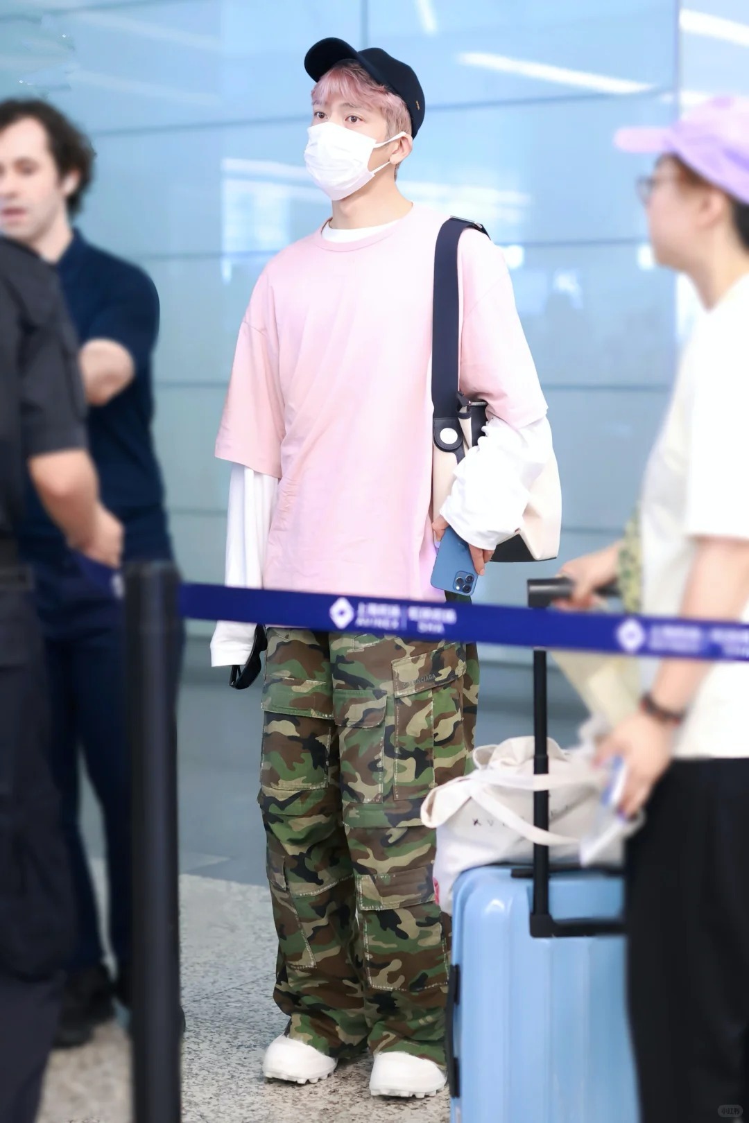 男生穿粉色=娘？NO！这才是真正的自信与时尚态度！