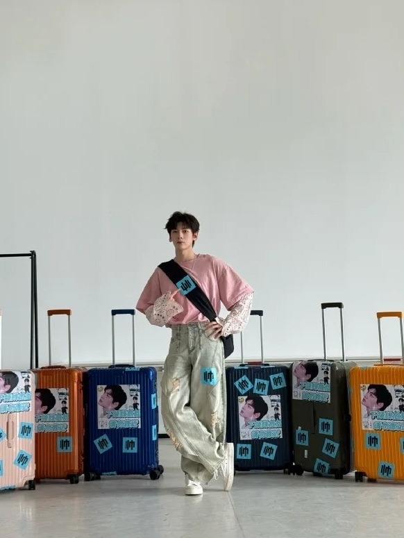 男生穿粉色=娘？NO！这才是真正的自信与时尚态度！