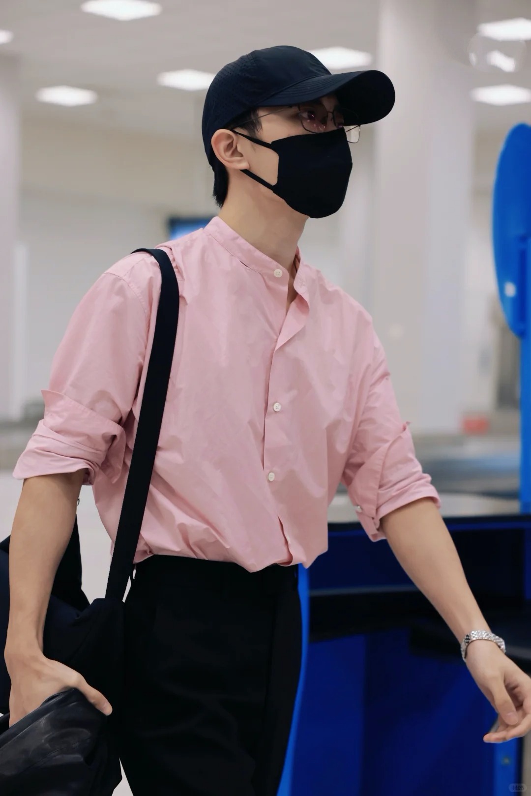 男生穿粉色=娘？NO！这才是真正的自信与时尚态度！