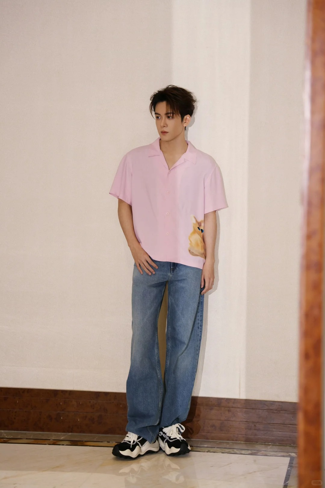 男生穿粉色=娘？NO！这才是真正的自信与时尚态度！