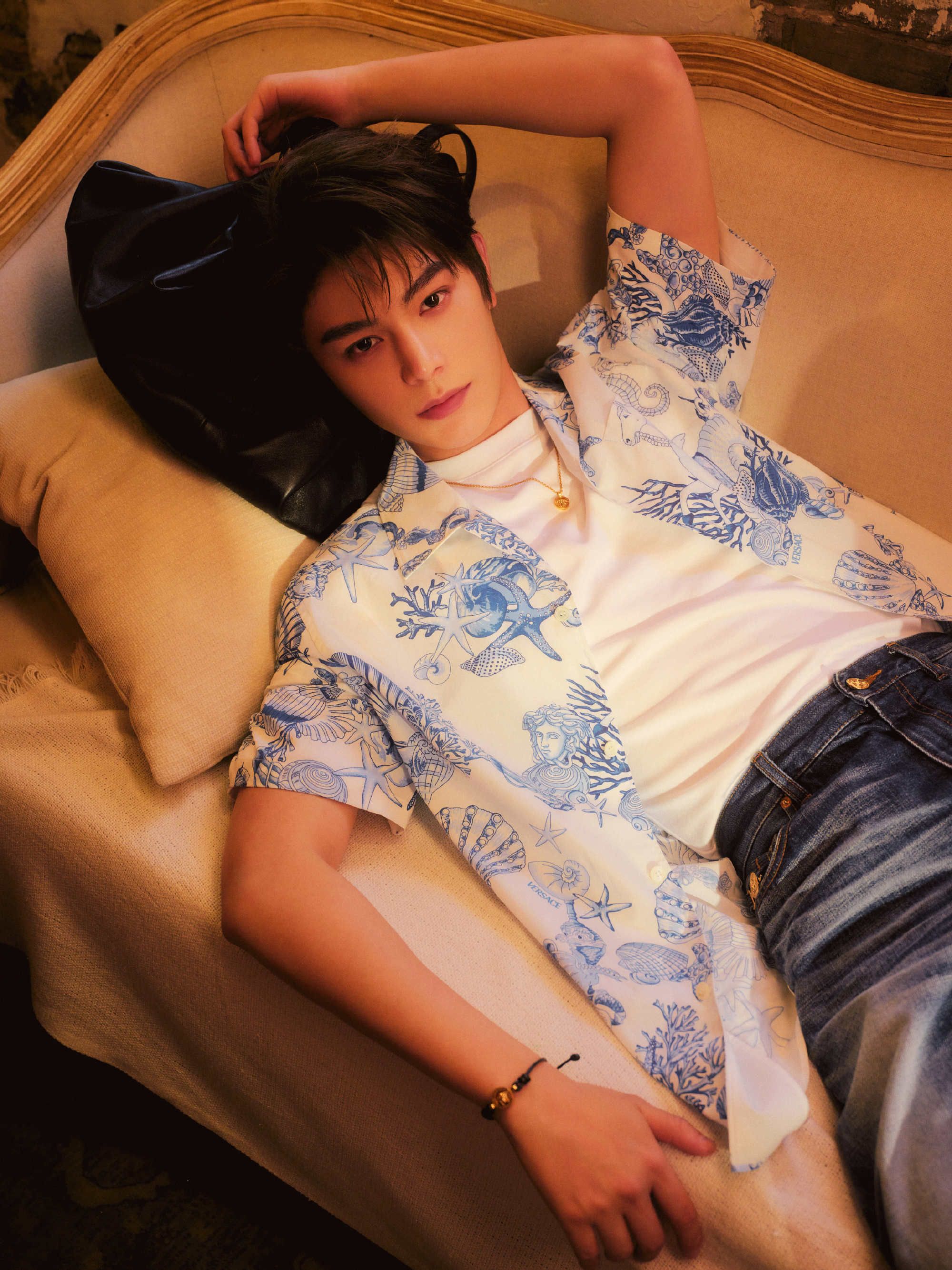 论清爽感，我只服丁禹兮！他的短袖衬衫穿搭太“洗眼睛”了！