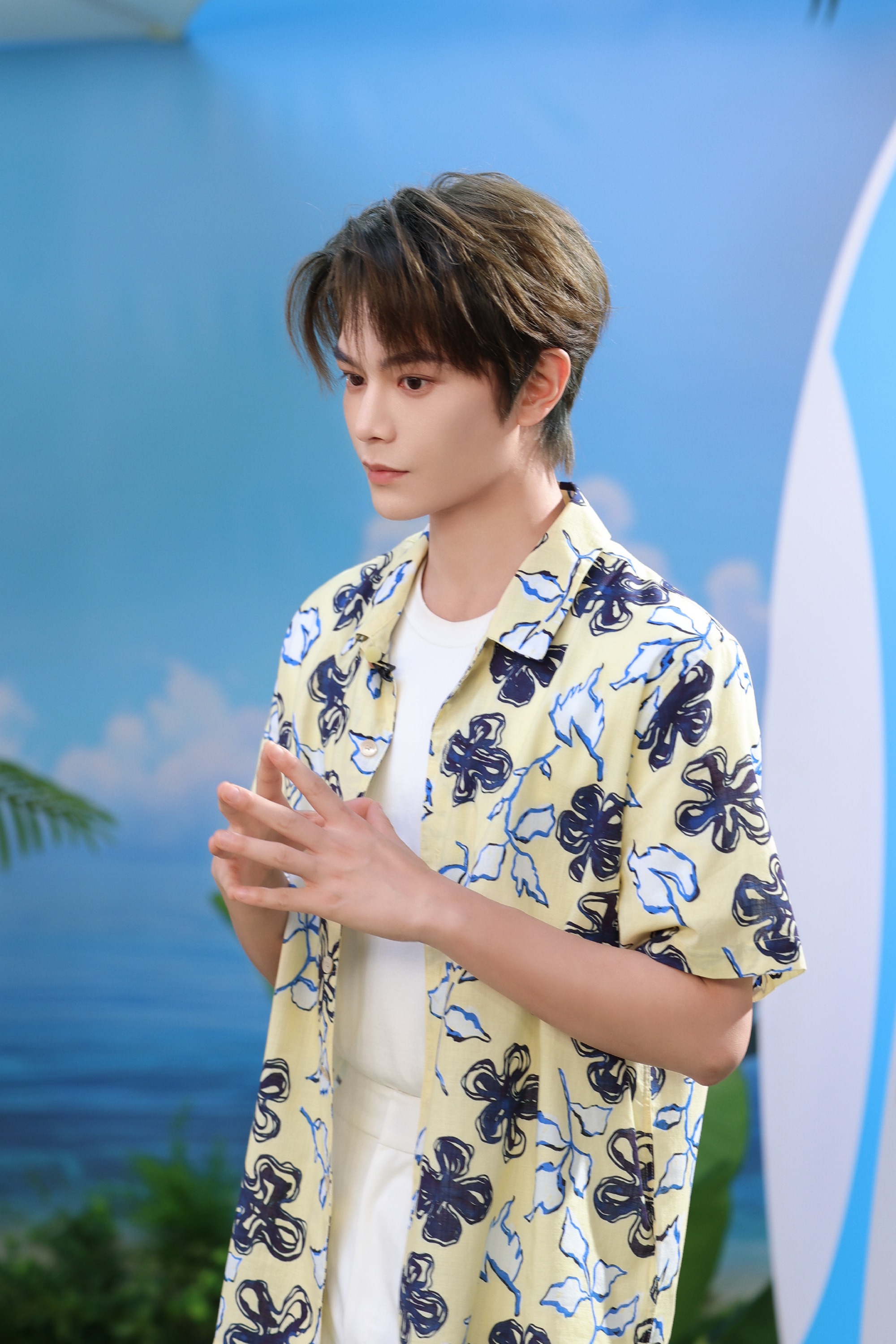 论清爽感，我只服丁禹兮！他的短袖衬衫穿搭太“洗眼睛”了！