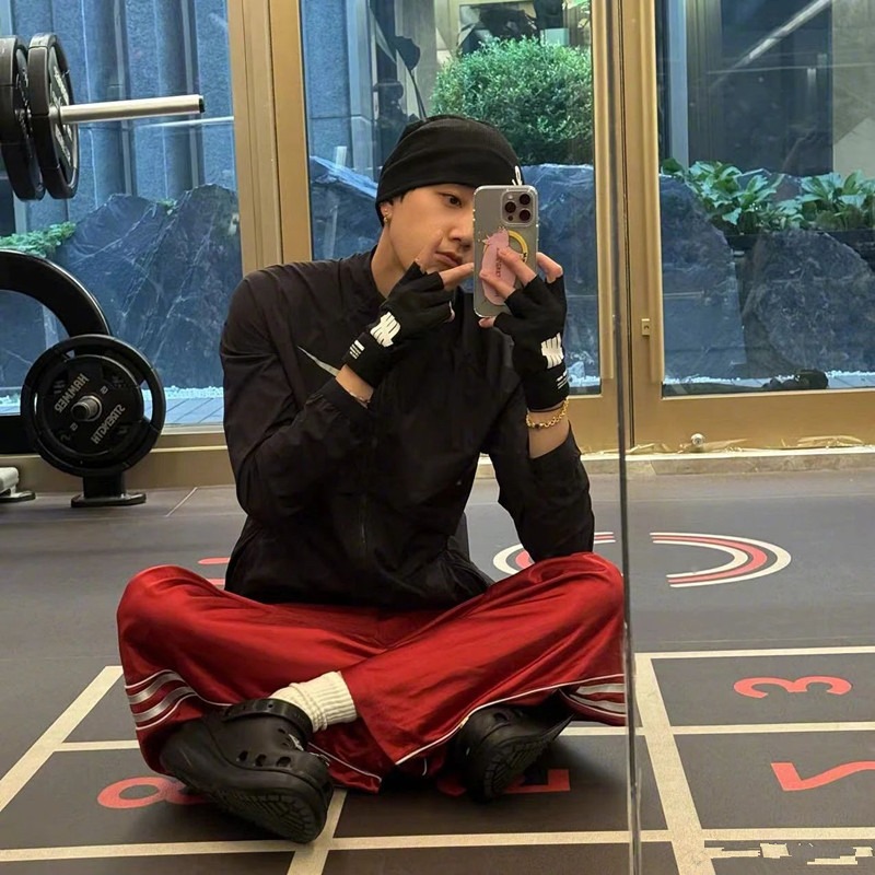 “爸味”拖鞋OUT：楼下倒垃圾穿法进阶潮男出街穿法！